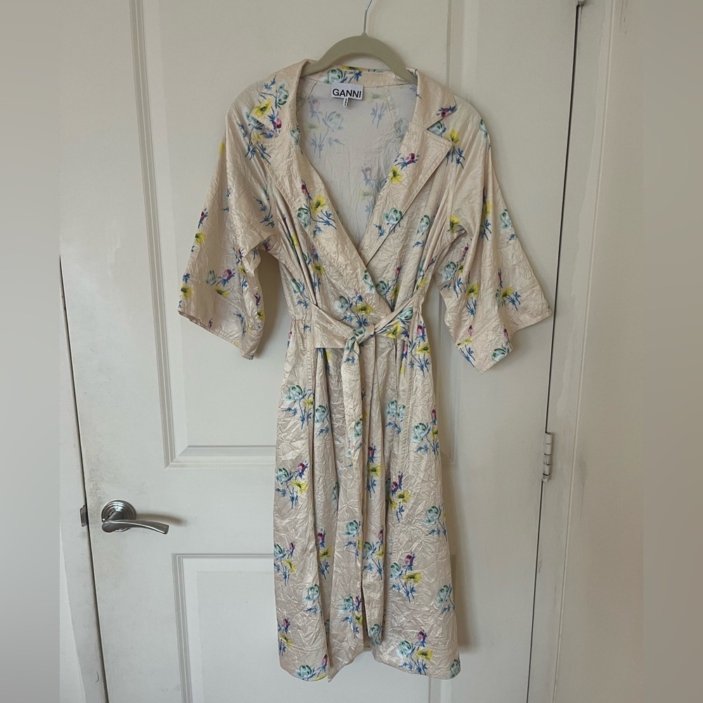 GANNI crinkled butter yellow floral dress - Picture 3 of 7